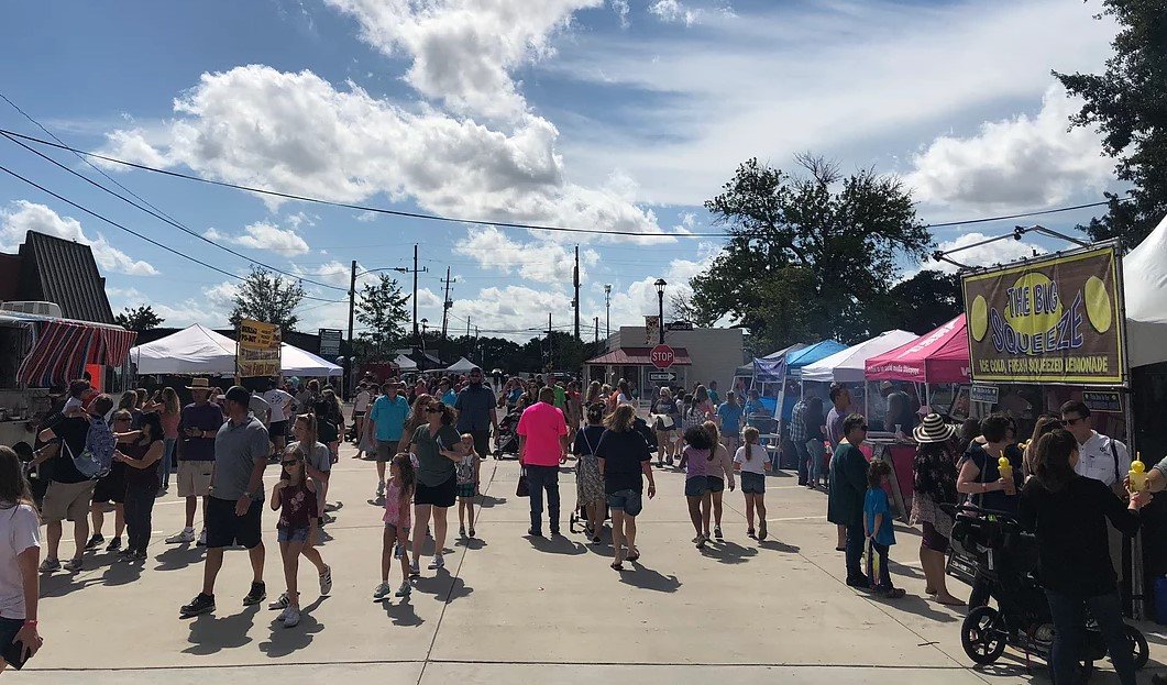 Each year, the Katy Rice Festival honors the city’s roots by having a farmer’s market-style craft fair with handcrafted and locally made items for attendees to purchase. Additional attractions will include 16 food trucks and an opportunity to shop in the stores that line the Katy Downtown Plaza.